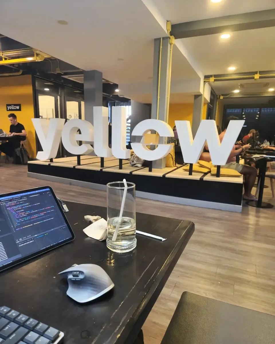 코워킹 스페이스 Yellow